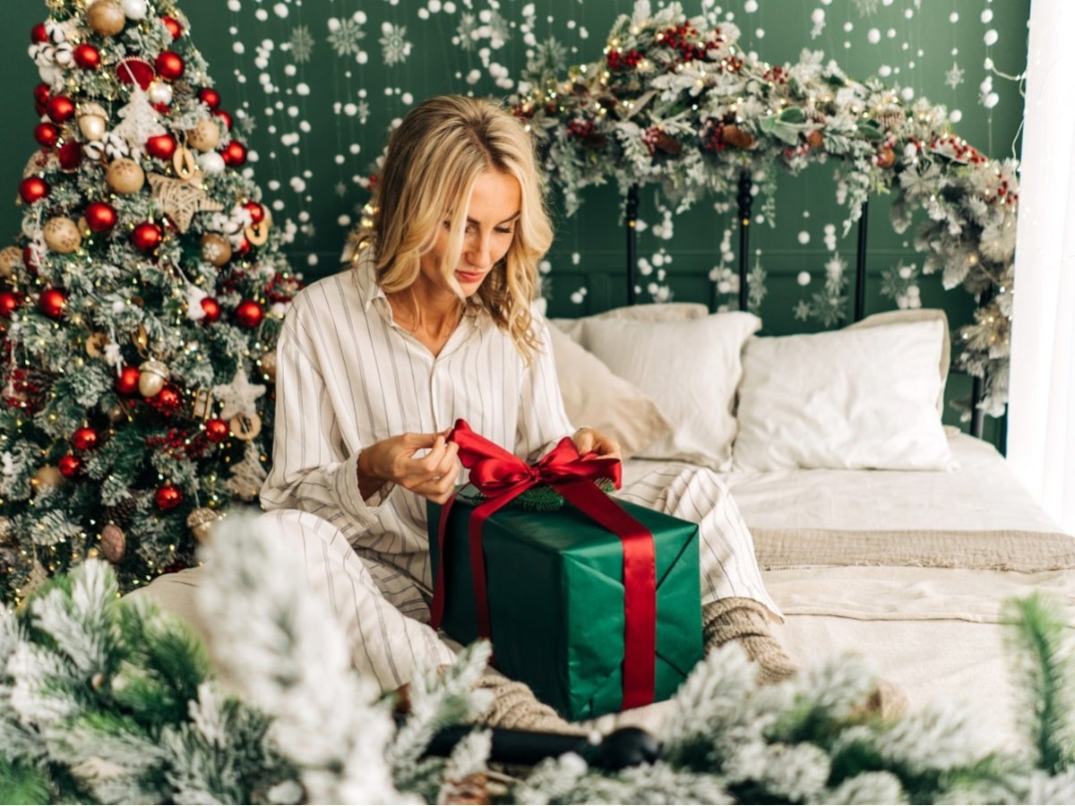 Пижамы для него и для нее – уютный подарок на Новый Год и Рождество.