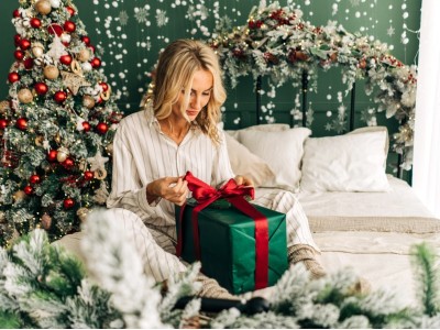 Пижамы для него и для нее – уютный подарок на Новый Год и Рождество.