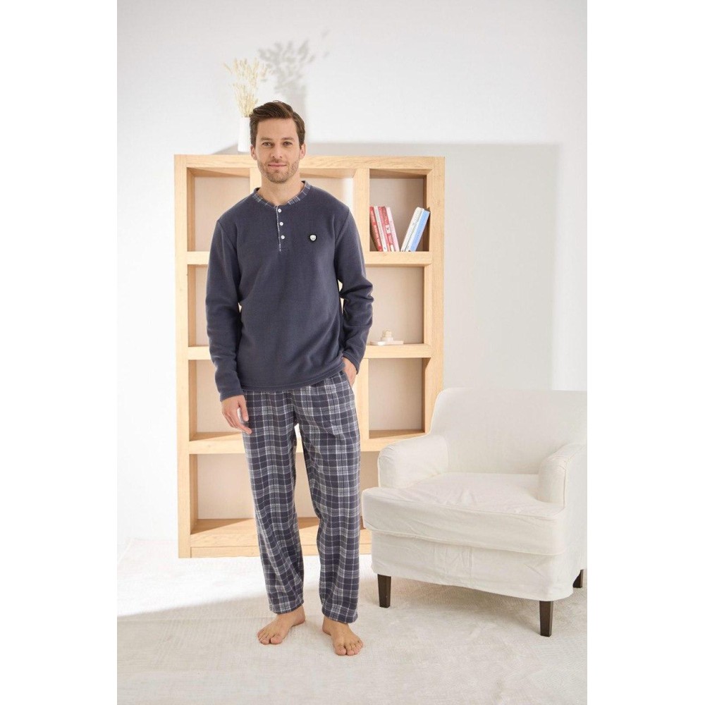 Фото  чоловіча тепла піжама з флісу полар  лонгслів та штани в клітину темно-сірі