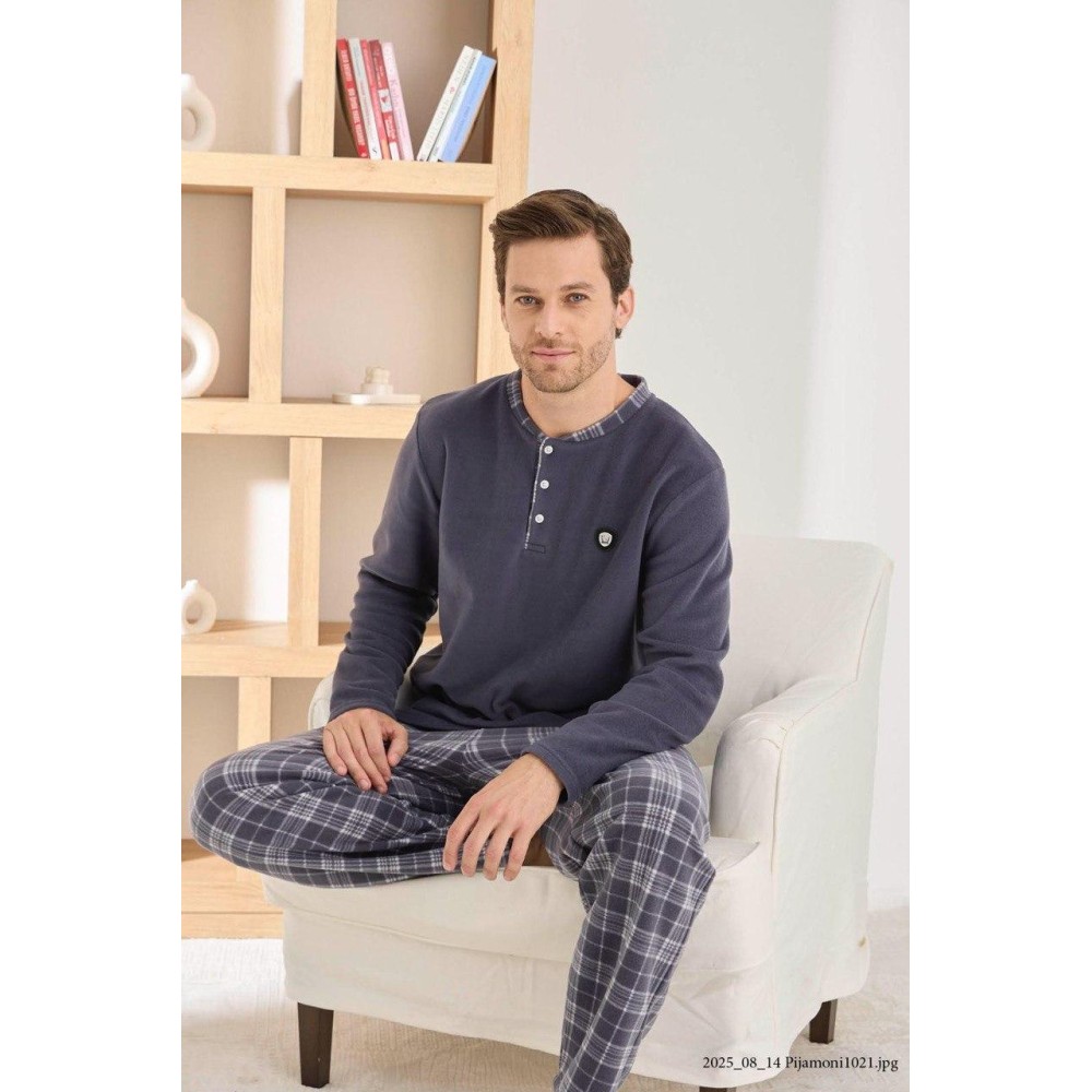 Фото  чоловіча тепла піжама з флісу полар  лонгслів та штани в клітину темно-сірі
