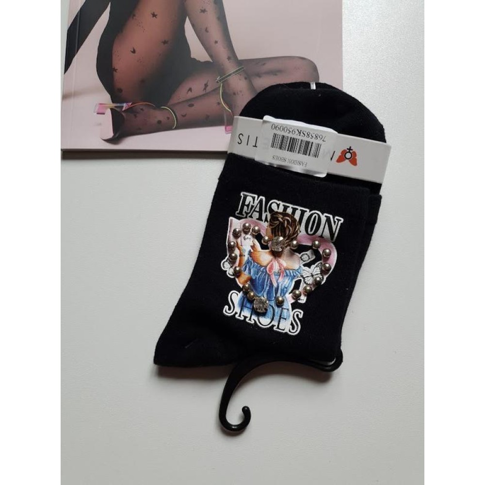 Фото  жіночі гладкі шкарпетки з аплікацією magnetis